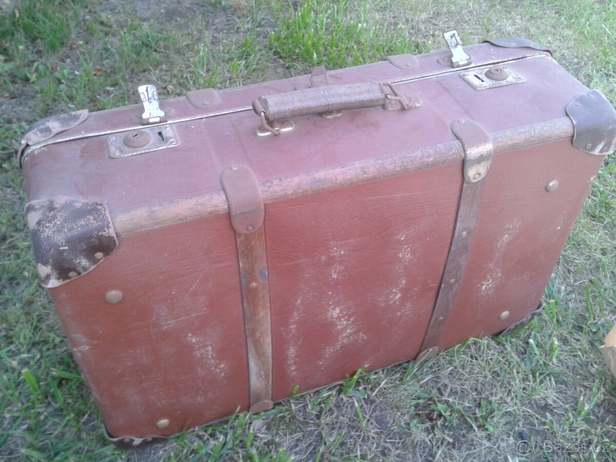 Retro kufr/ kufřík včetně klíčku k funkčním zámkům - 11