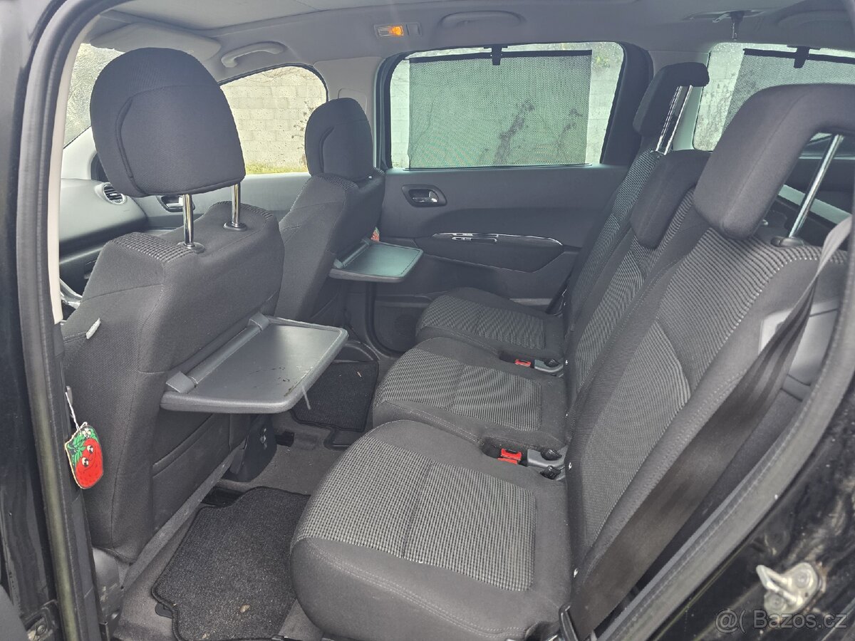 Peugeot 5008 7 míst - 11