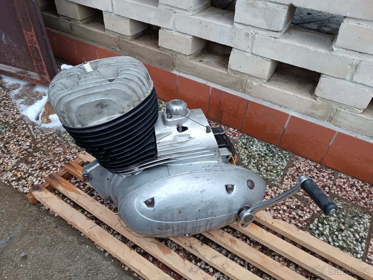 Motor Jawa 250, typ 559 panelka - 11