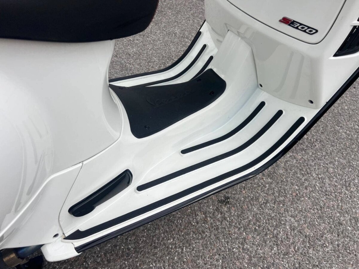 Vespa GTS 300 Super - 11