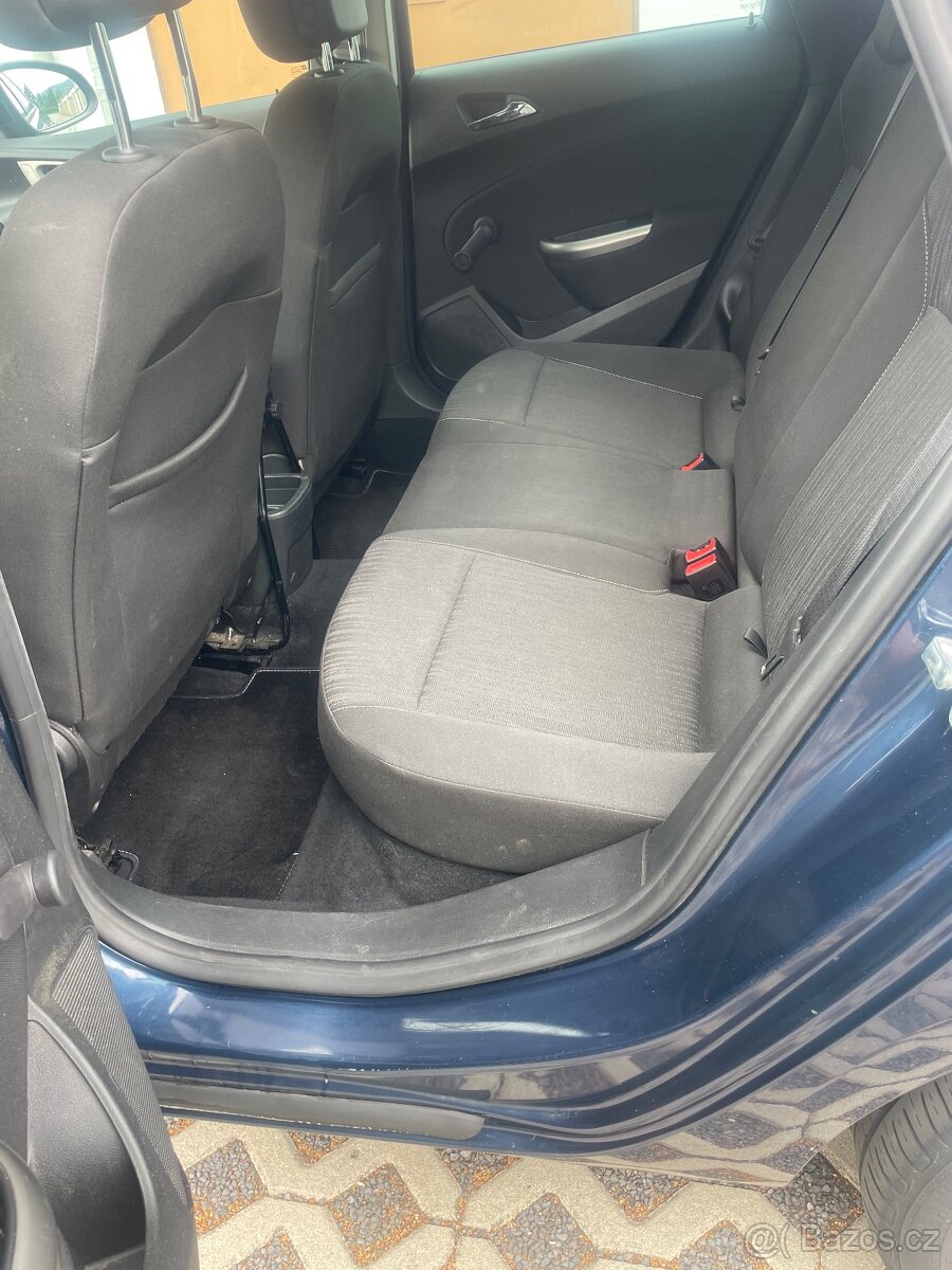 Prodám Opel Astra J tourer 1,6 - 11