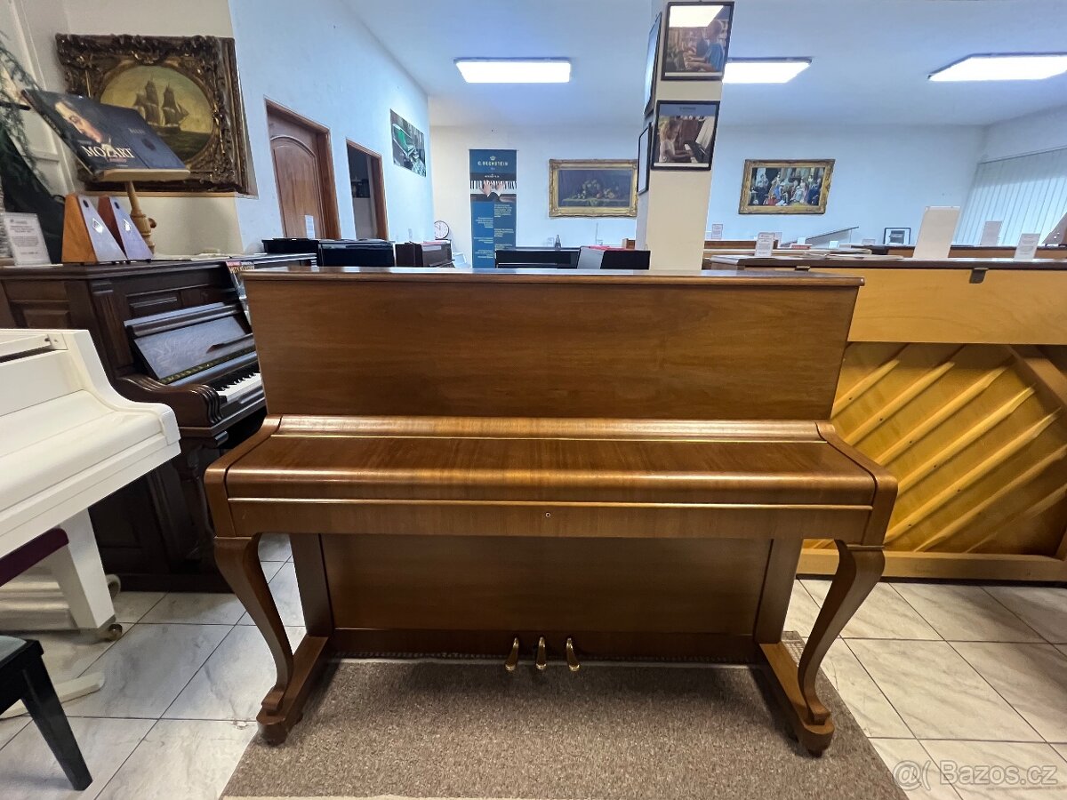 Petrof se zárukou 2 roky, doprava zdarma. Včetně židle - 11