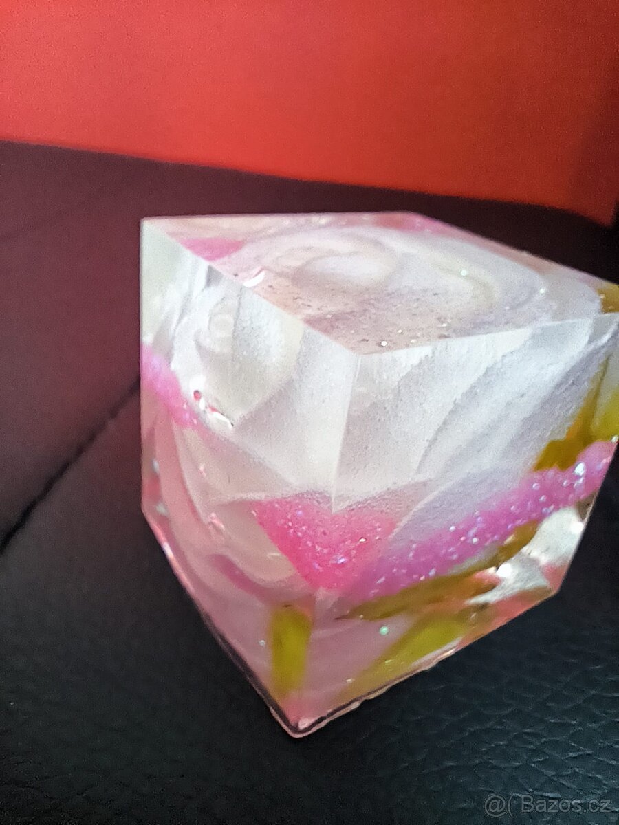 Kostka z pryskyřice - 11