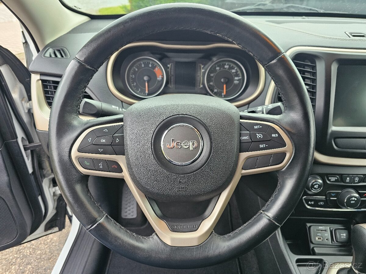 JEEP CHEROKEE 2016 3.2 V6 202kW LATITUDE,NAJETO 100 000KM - 11