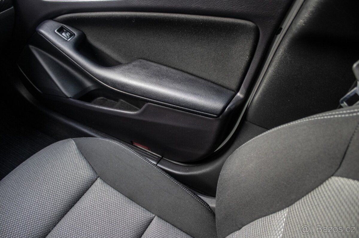 Mercedes-Benz GLA 180 A/T - 11