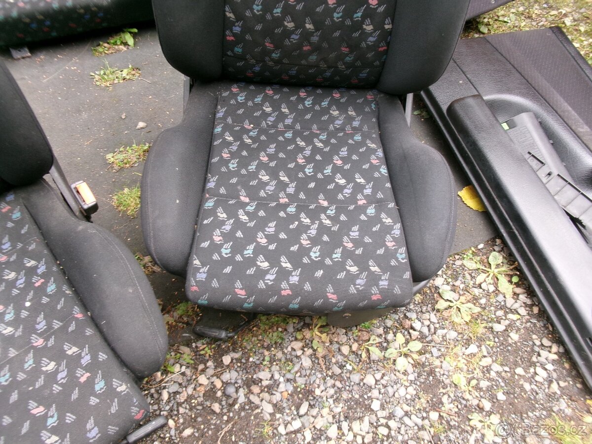 VW GOLF 3 , 3,5 - interier , sedačky, tapeci - 11