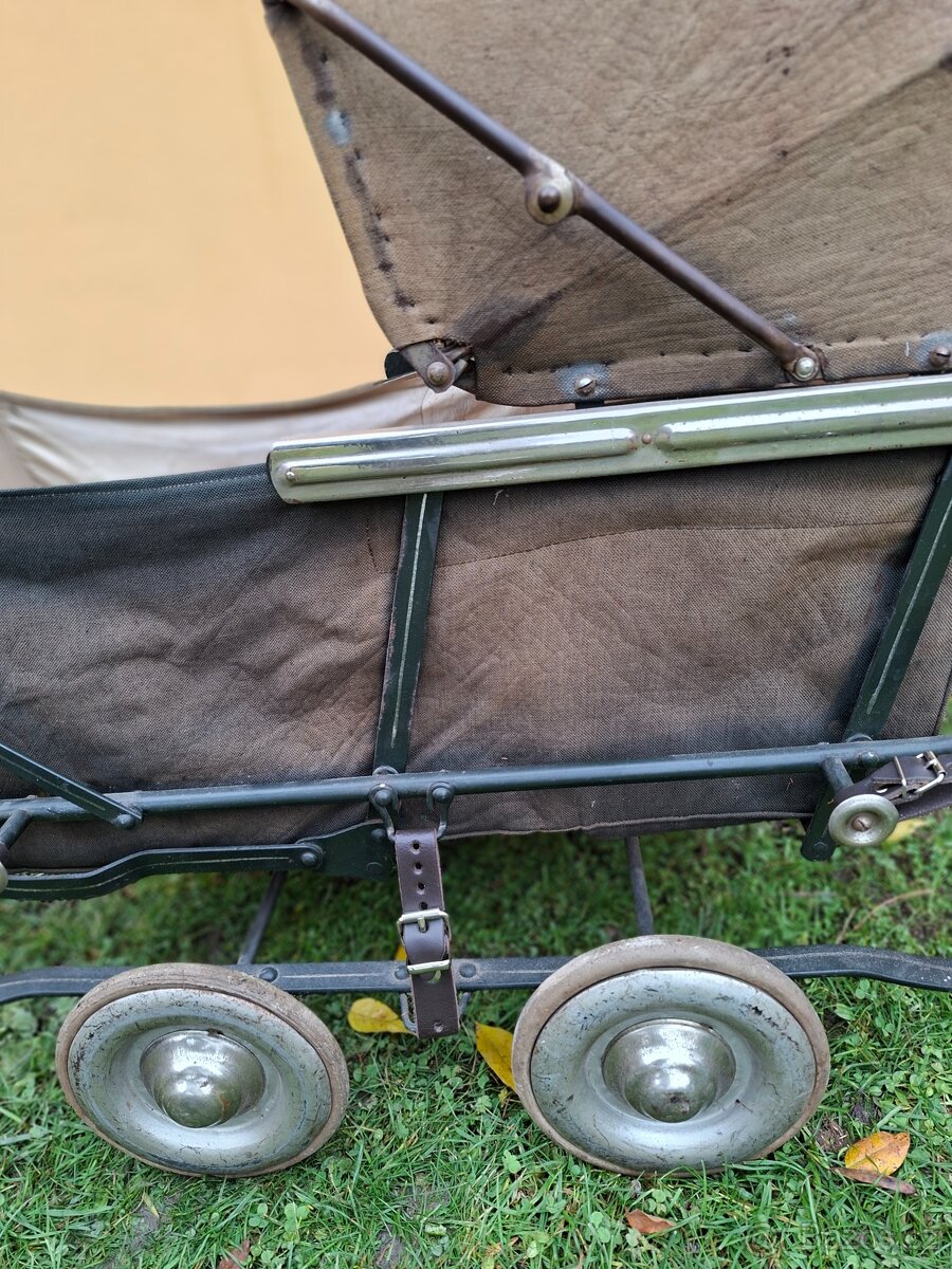 Starožitný kočárek pro panenky - skládací - 11