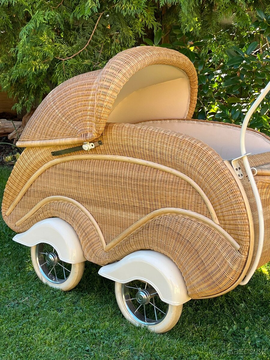 Proutěný RETRO kočárek pro miminko - 11