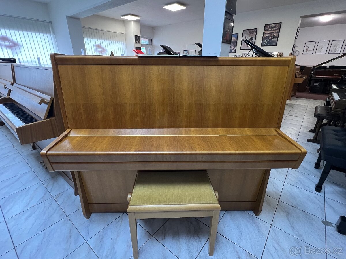 Petrof opera 125 v záruce, první servis. PRODÁNO - 11