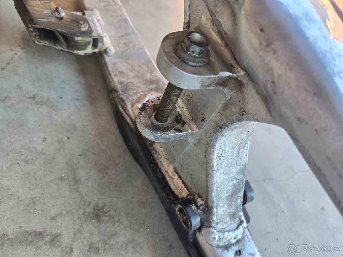 Zadní kyvna vidlice husqvarna 125 - 11
