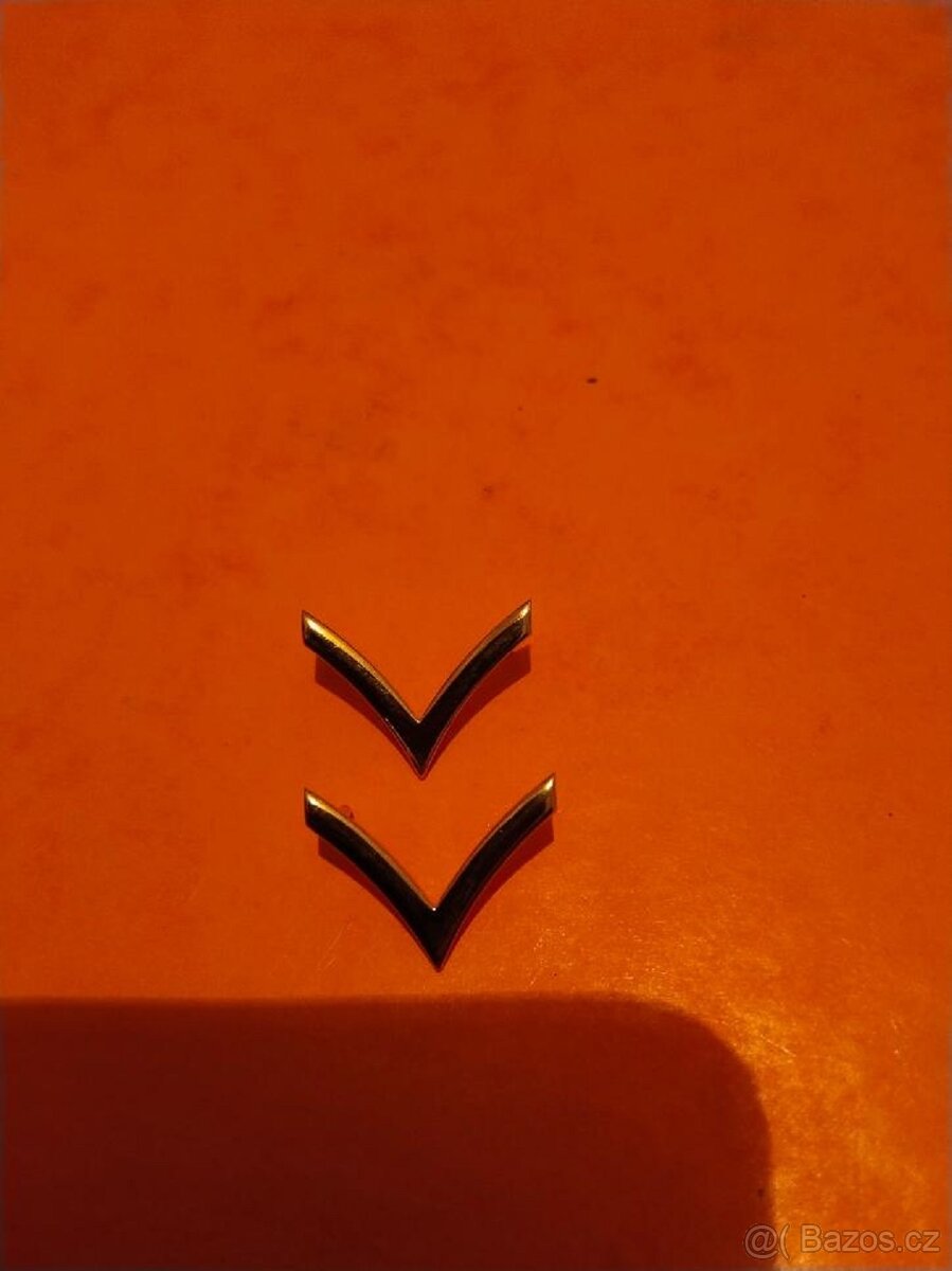 USA HODNOSTÍ ODZNAK SERGEANT - 11