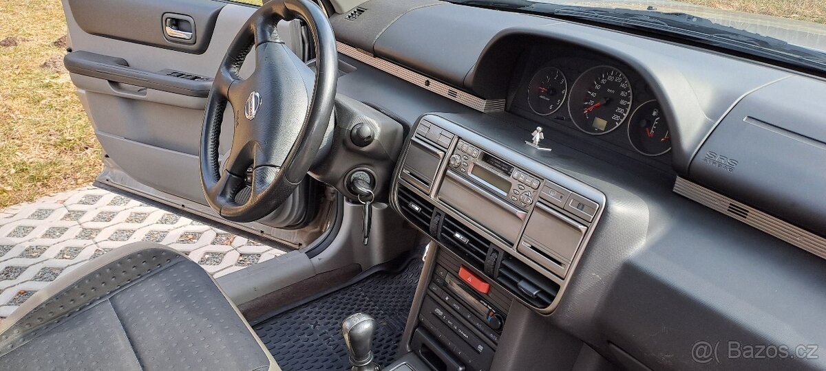 NISSAN X-Trail 2,2 DCi -WEBASTO - 11