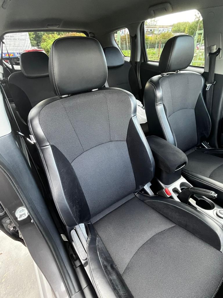 Mitsubishi Outlander 4x4 rv 2011 2.2 DI-D, Automat, 7-místný - 11