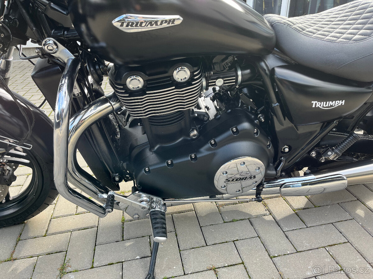 Triumph Thunderbird Storm - 11