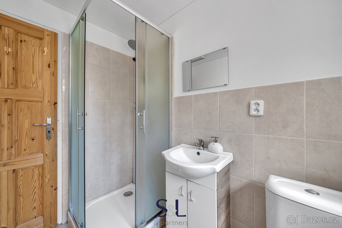 Prodej vícegeneračního domu 538m², zastavěná plocha 507m2, p - 11