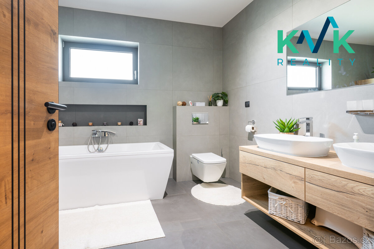 Nízkoenergetický, prostorný bungalov 5+kk s bazénem - 11