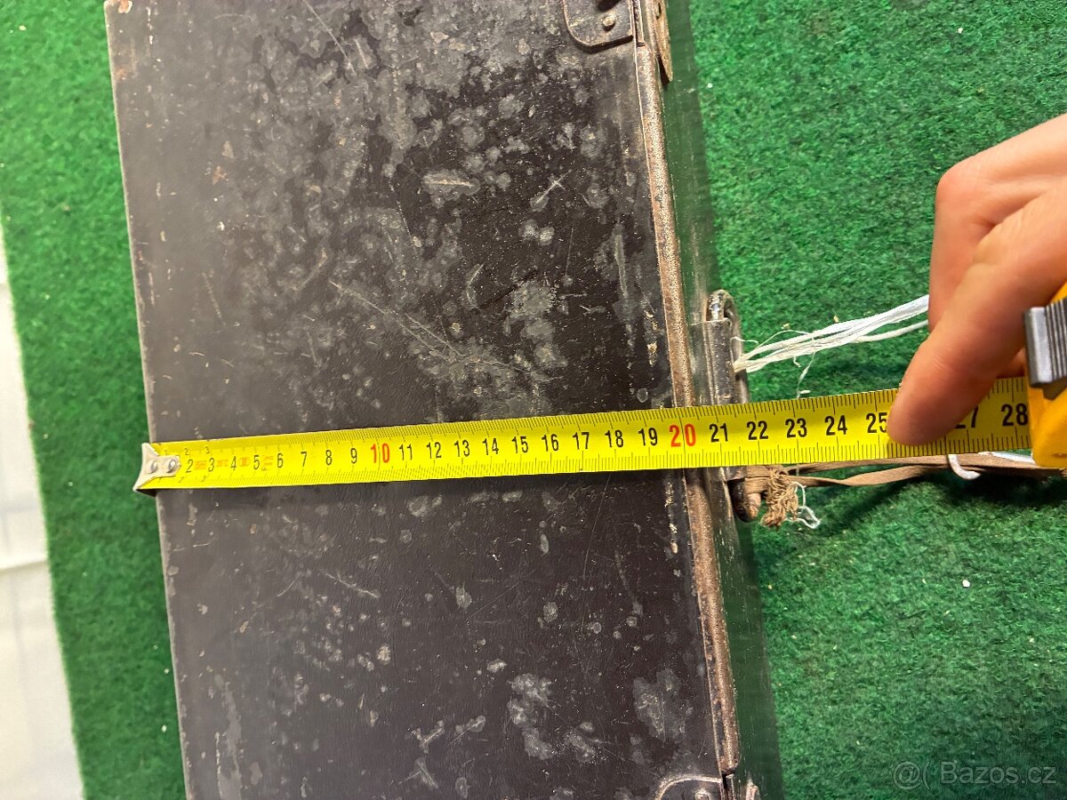 Starožitný kovový trezor - 11