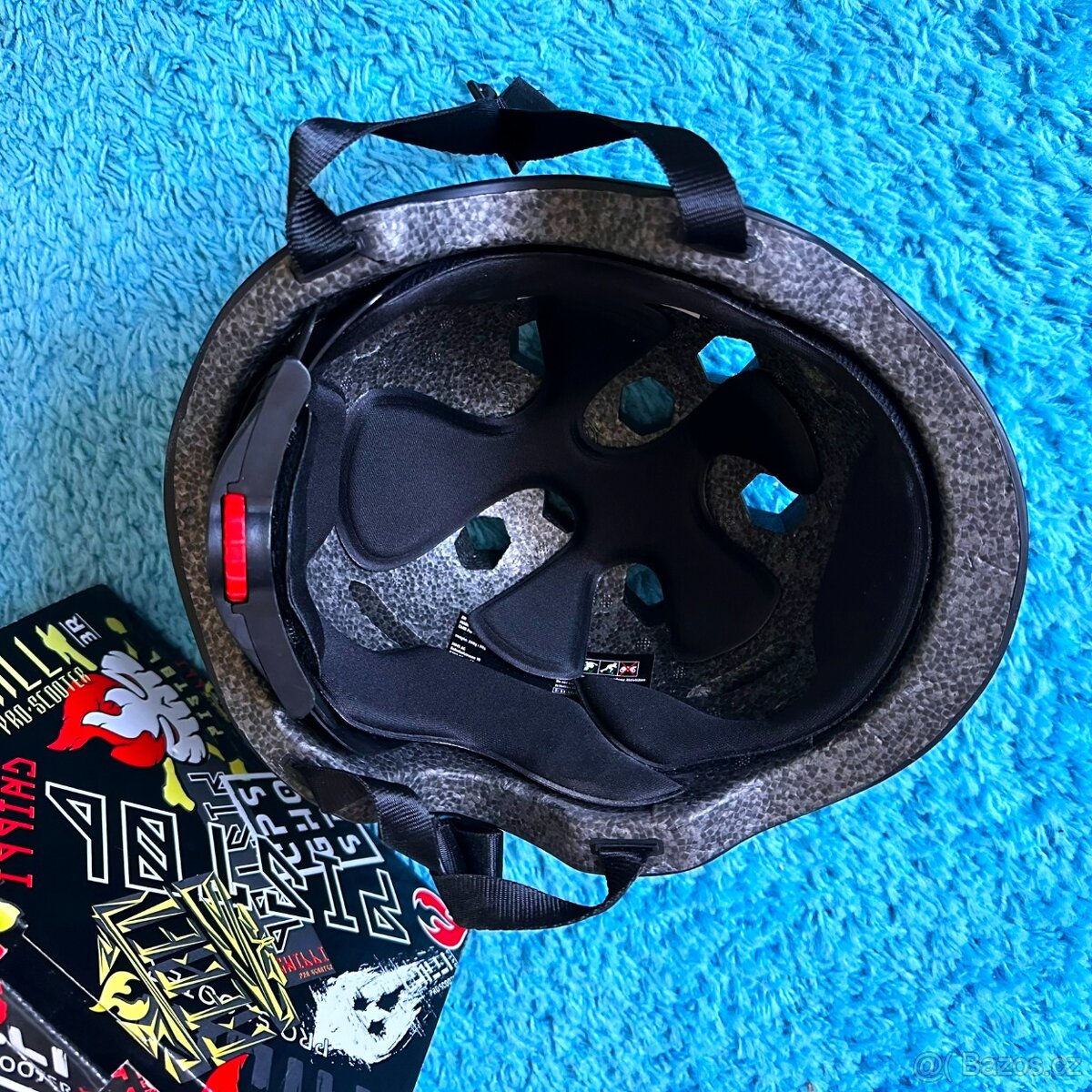 NOVÁ Chilli helma Inmold černá M (55-58 cm) - 11