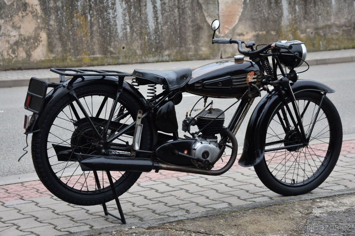 Historický motocykl Magnat Debon s krásnou patinou - 11