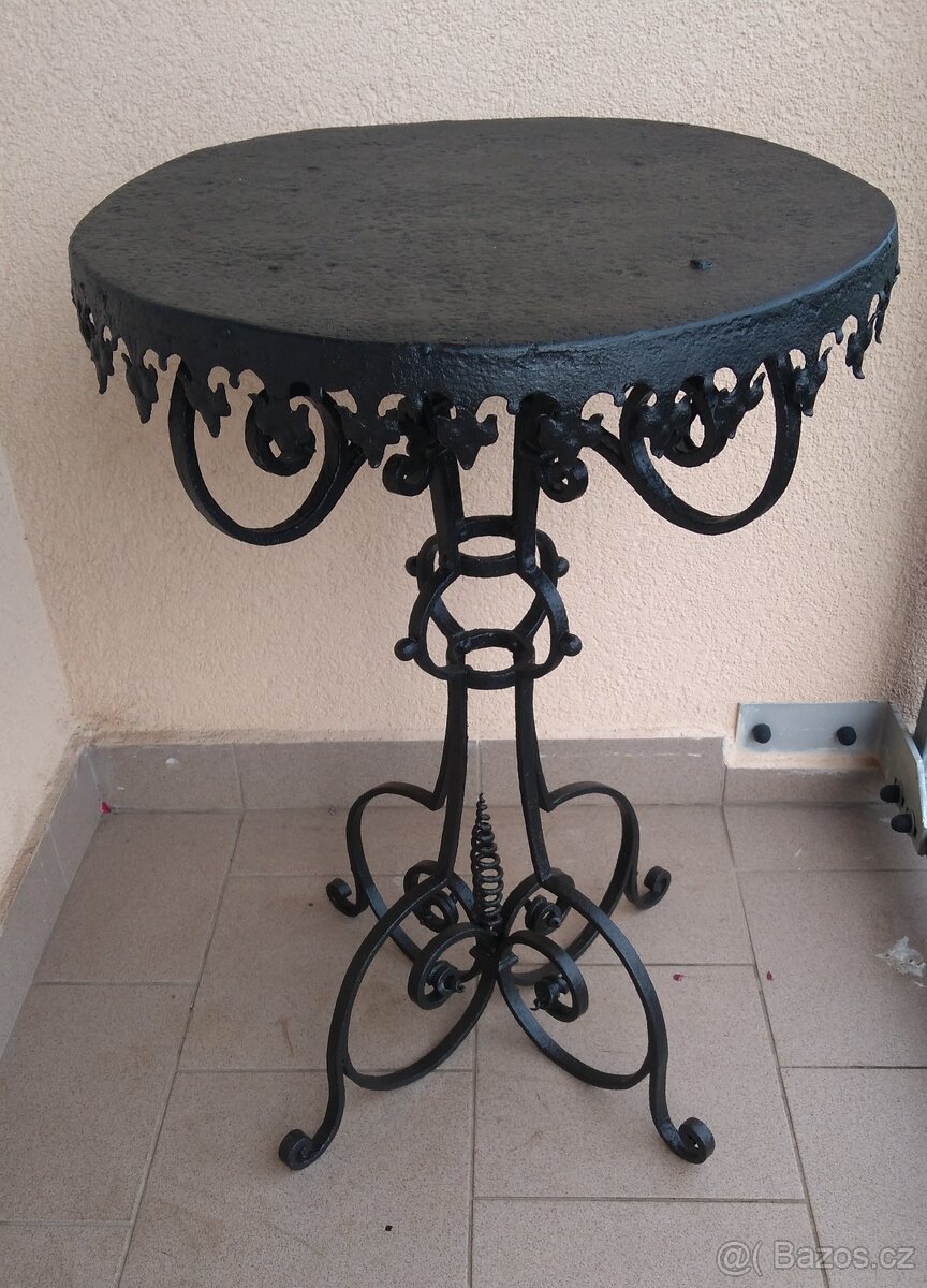 Květinový stolek kovaný - 11