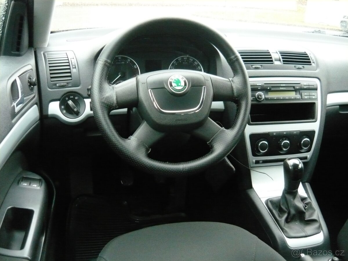 ŠKODA OCTAVIA 1.6 MPI 75KW COMBI - 11