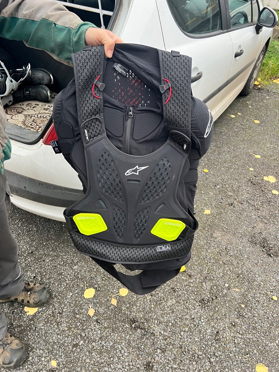 Helma, Boty, chrániče, vesta, kalhoty - 11