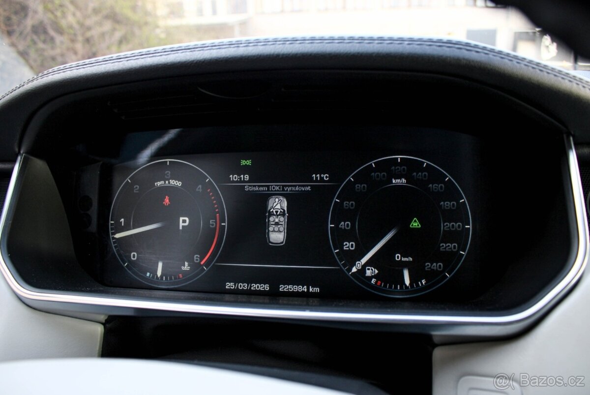 Range Rover 4.4L SDV8 Vogue 250kW AT8 - 11