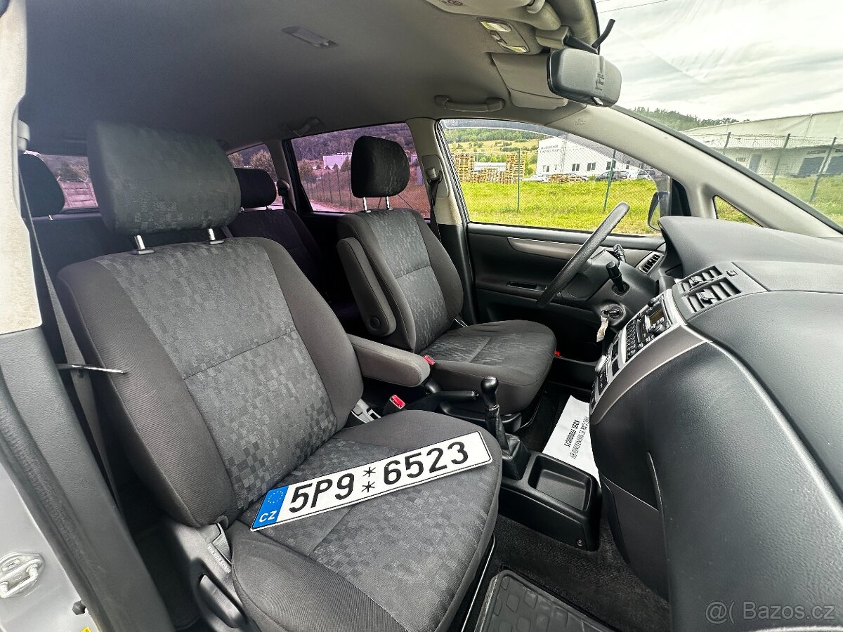 TOYOTA AVENSIS VERSO 2.0 110kW - 11