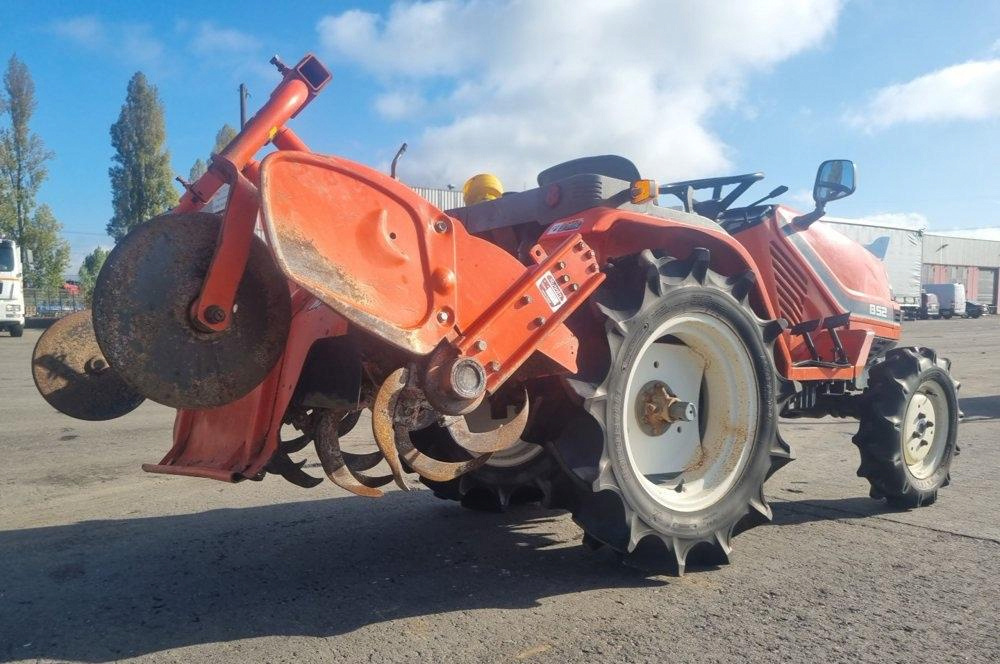 Traktor Kubota B52 z roku 1998 - 11
