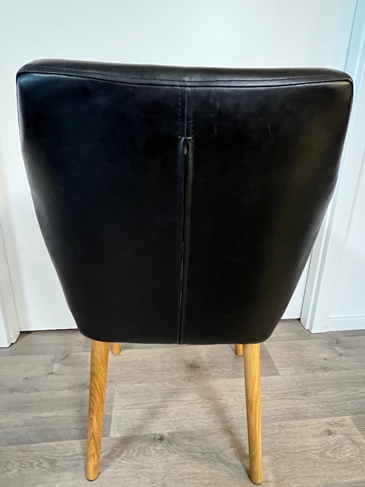 Černé křeslo Actona Nora - 11