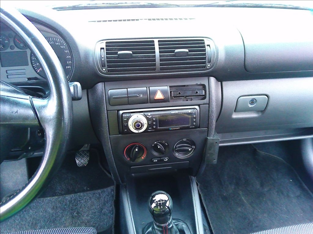 Prodám Seat Leon 1.6, 16 V - 11