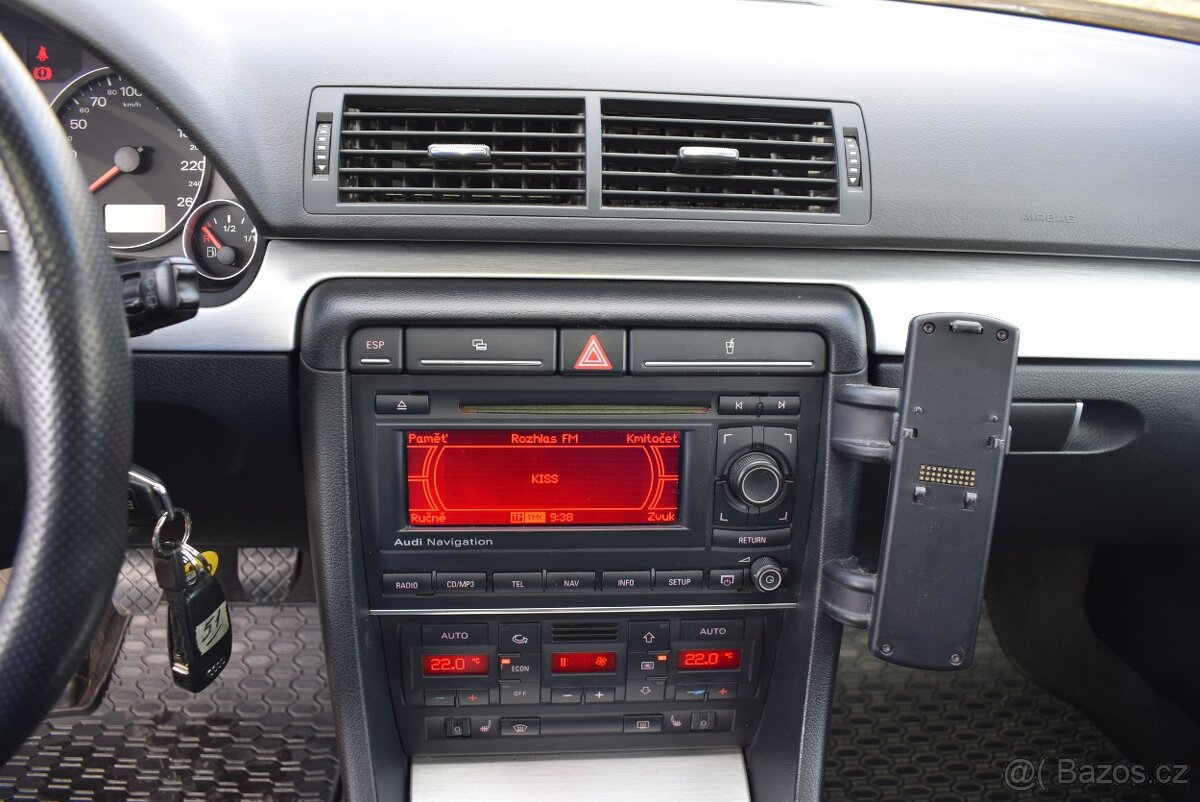 Audi A4 2,0 TDi S-LINE,PO SERVISU - 11