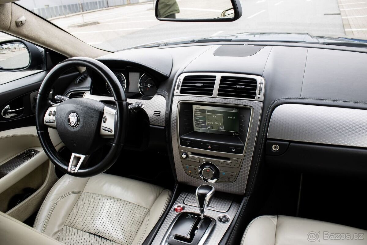 Jaguar XKR 4.2 Coupé 306kW A6, (2007) - 11