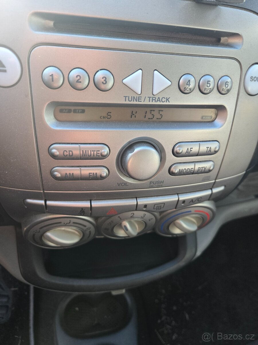 Daihatsu Sirion - 11