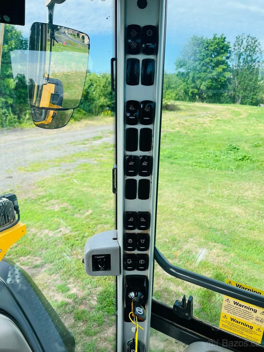 Kolový nakladač Volvo L60H - 11