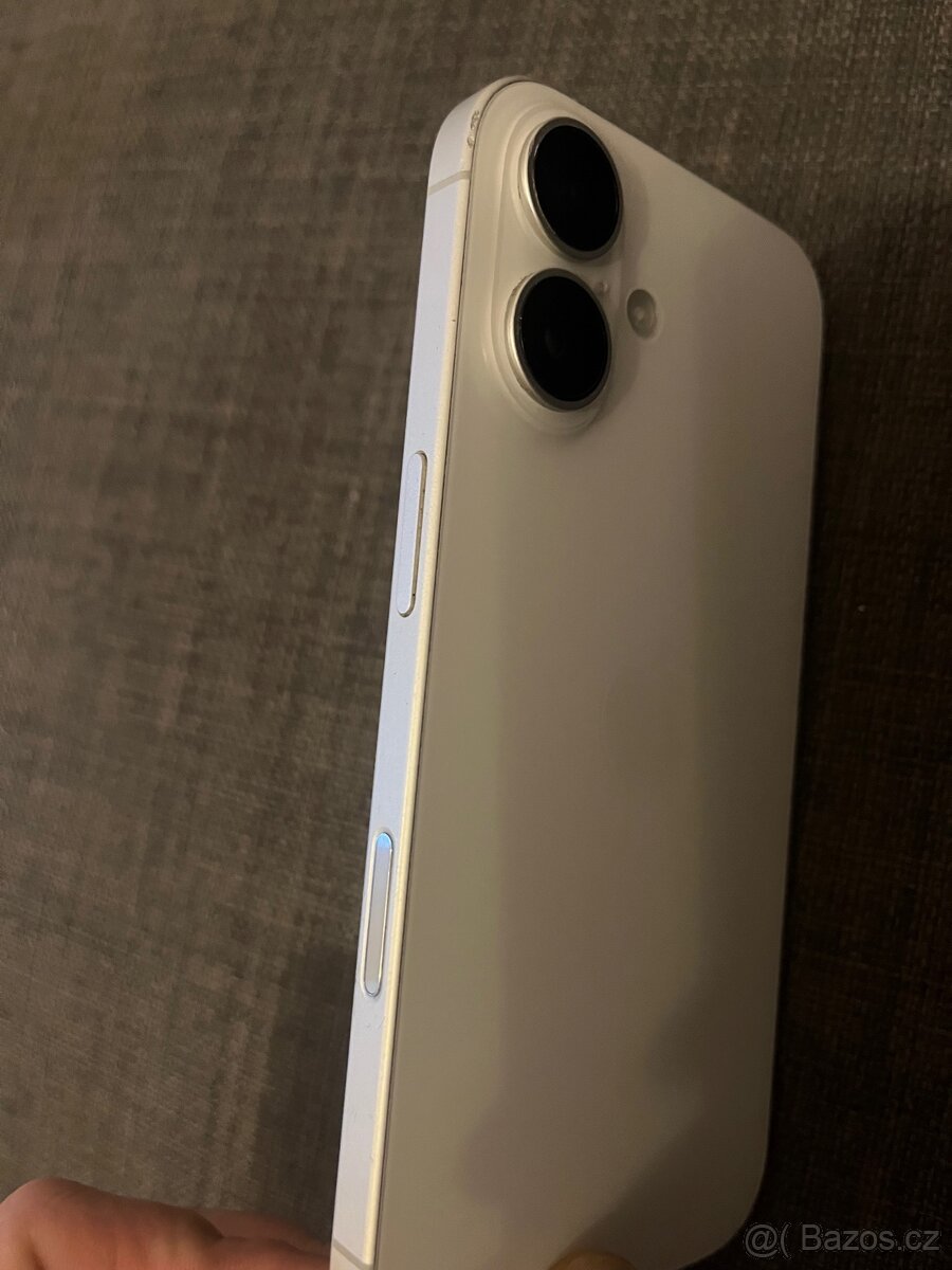 IPhone 16 bílý - 11