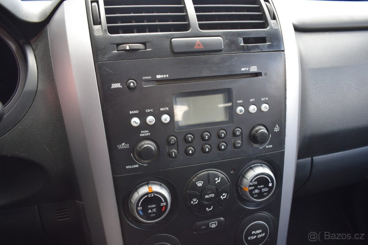 Suzuki Grand Vitara 1.6i 4X4/KŮŽE/TAŽNÉ/STAN/KLIMA - 11