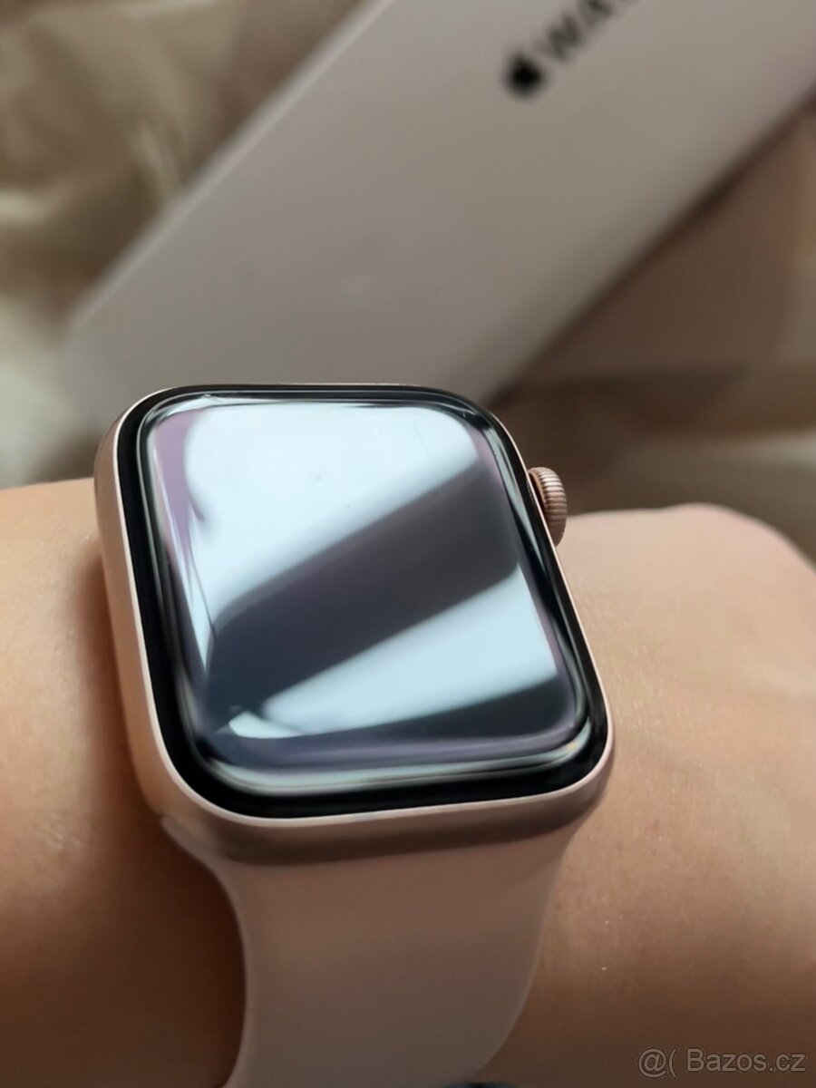 Apple Watch SE 44mm - 11