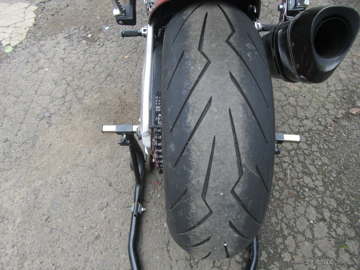 Aprilia Tuono V4 - 11