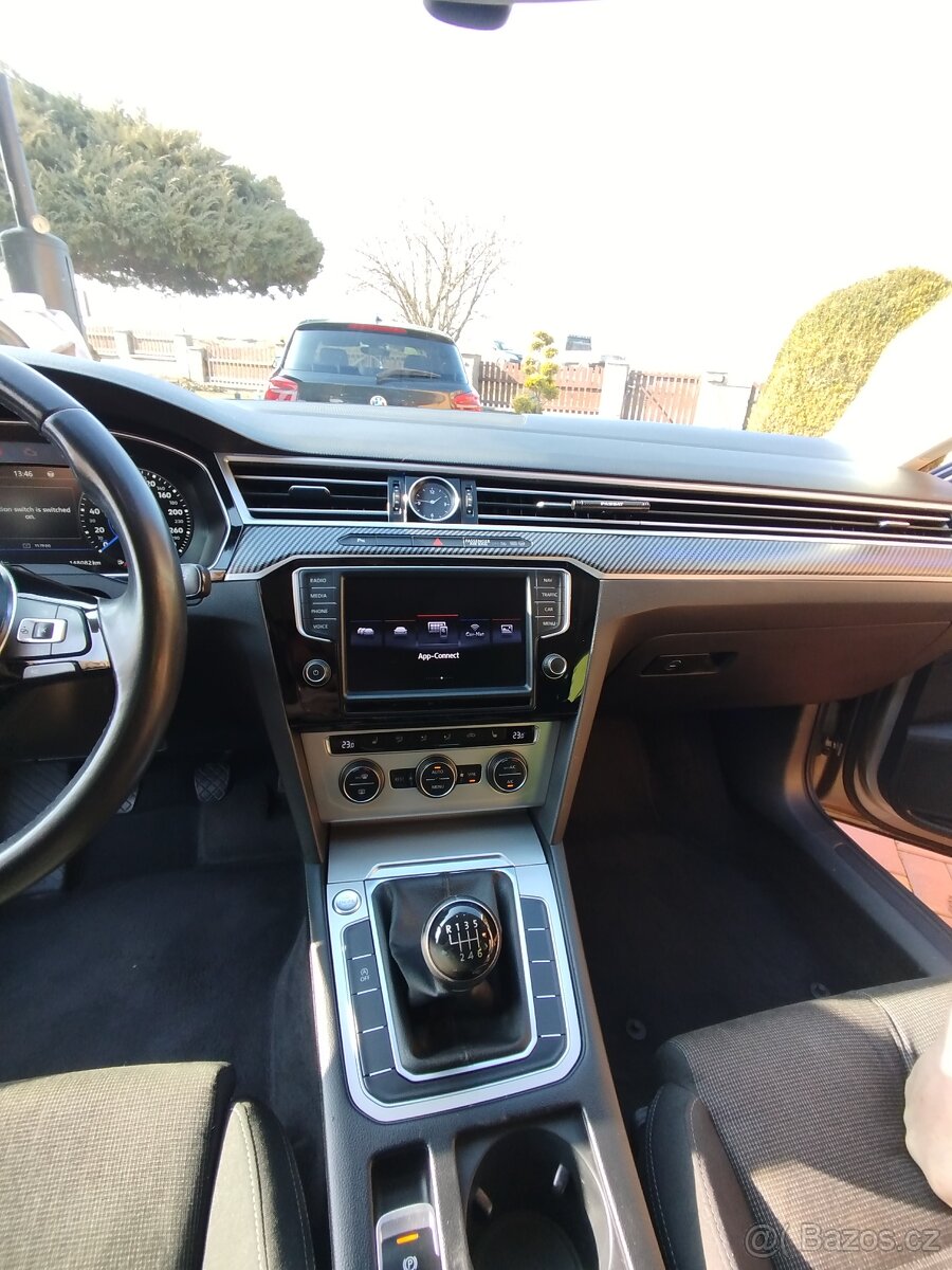 Passat B8 R-line 2.0TDI 110kw 1.majitel - 11