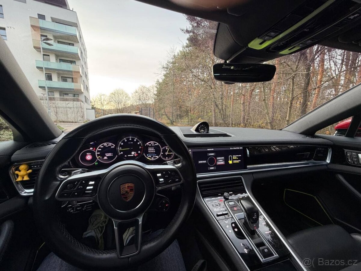 Porsche Panamera 4 E-Hybrid - 11