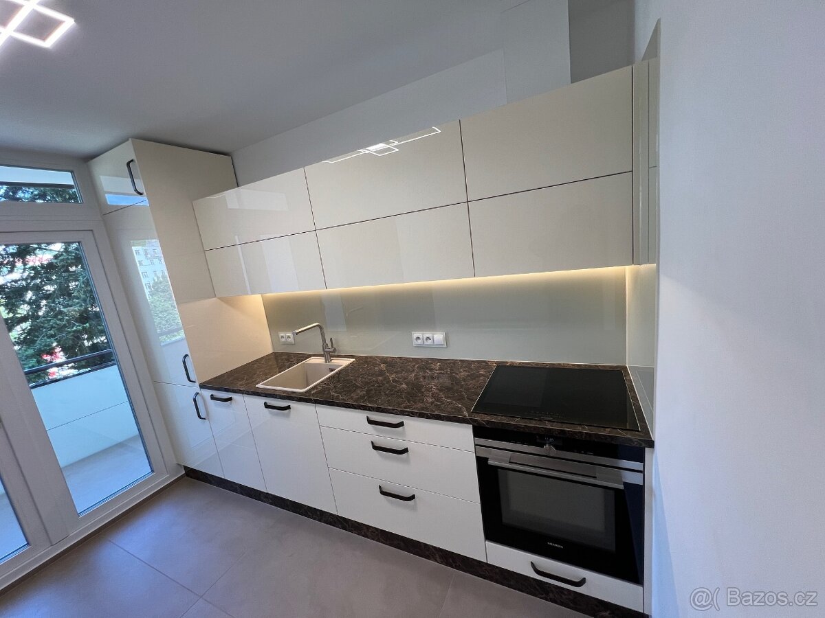 Kompletní realizace a rekonstrukce domů, bytů - 11