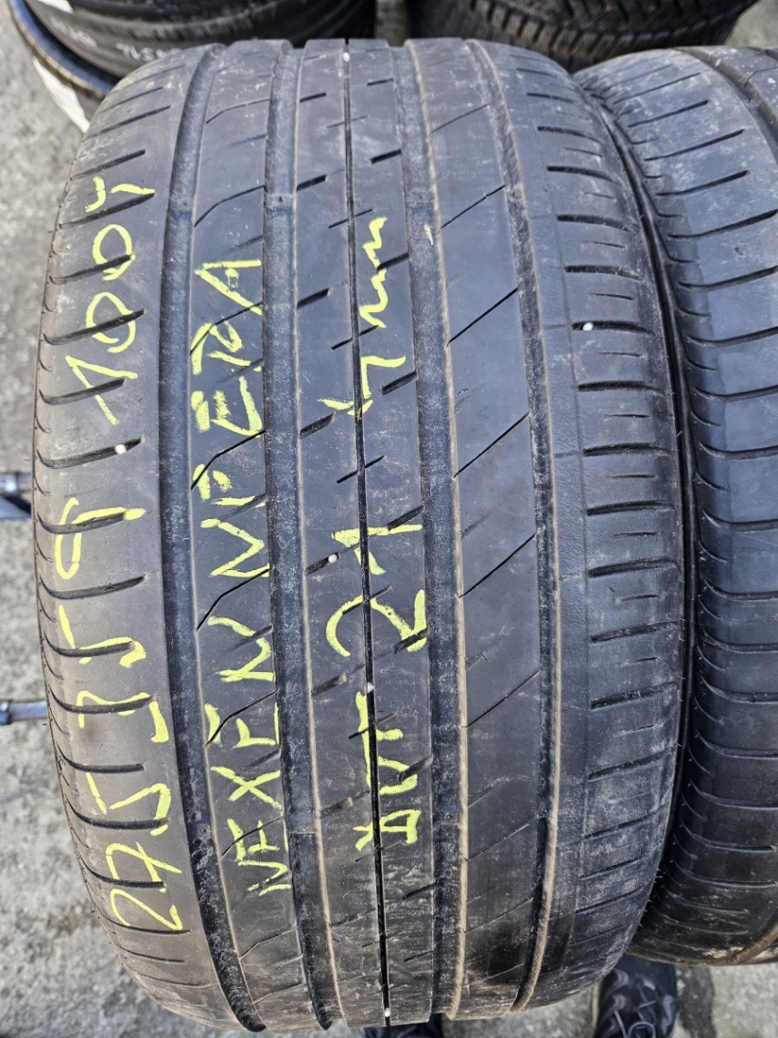 275/35R19 - 11