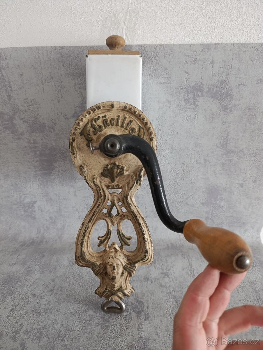 Krásný zdobený starožitný mlýnek na strouhanku JUGENDSTIL - 11
