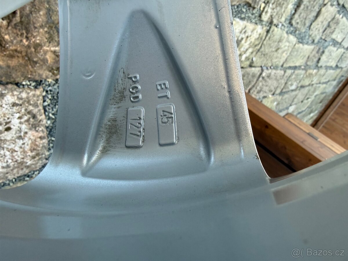 Jeep Wrangler 18 kola, zimní pneu 90%, čidla tlaku TMPS - 11