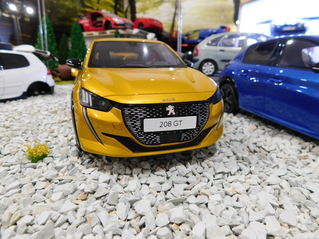 model auta Peugeot 208 GT žltá/modrá Otto mobile 1:18 - 11
