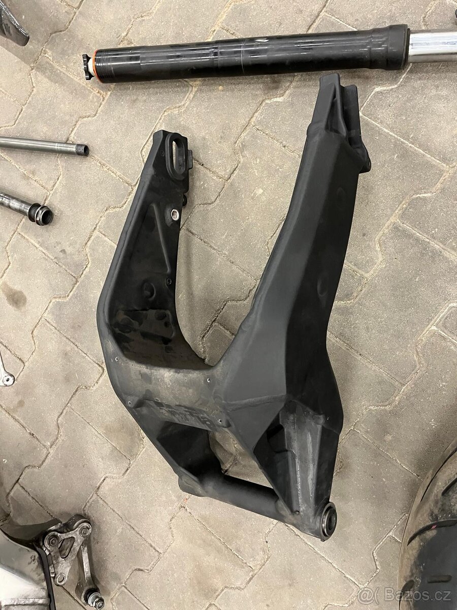 Díly Aprilia RSV1000 - 11