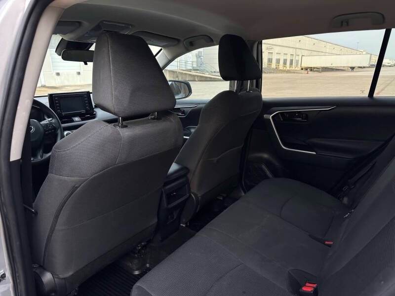 2021 Toyota RAV4 LE - 11