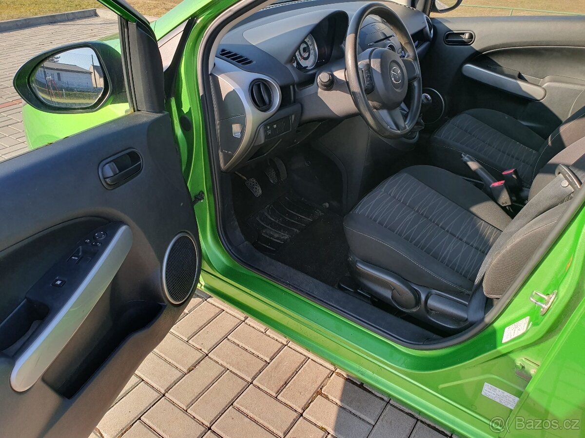 Mazda 2 1.3i nová stk - 11