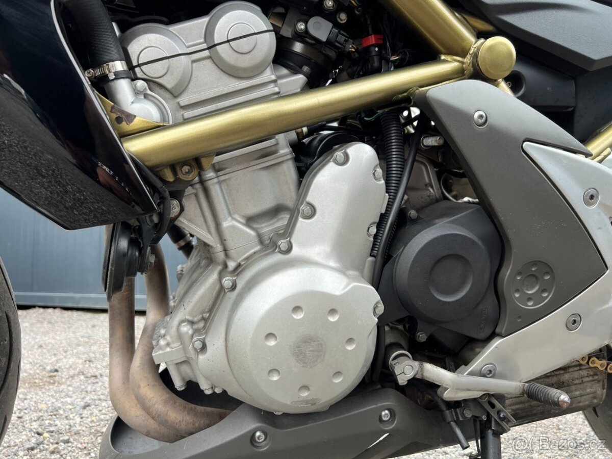 Kawasaki ER-6n A 650 53KW/2006/ČERNOZLATÁ/ - 11